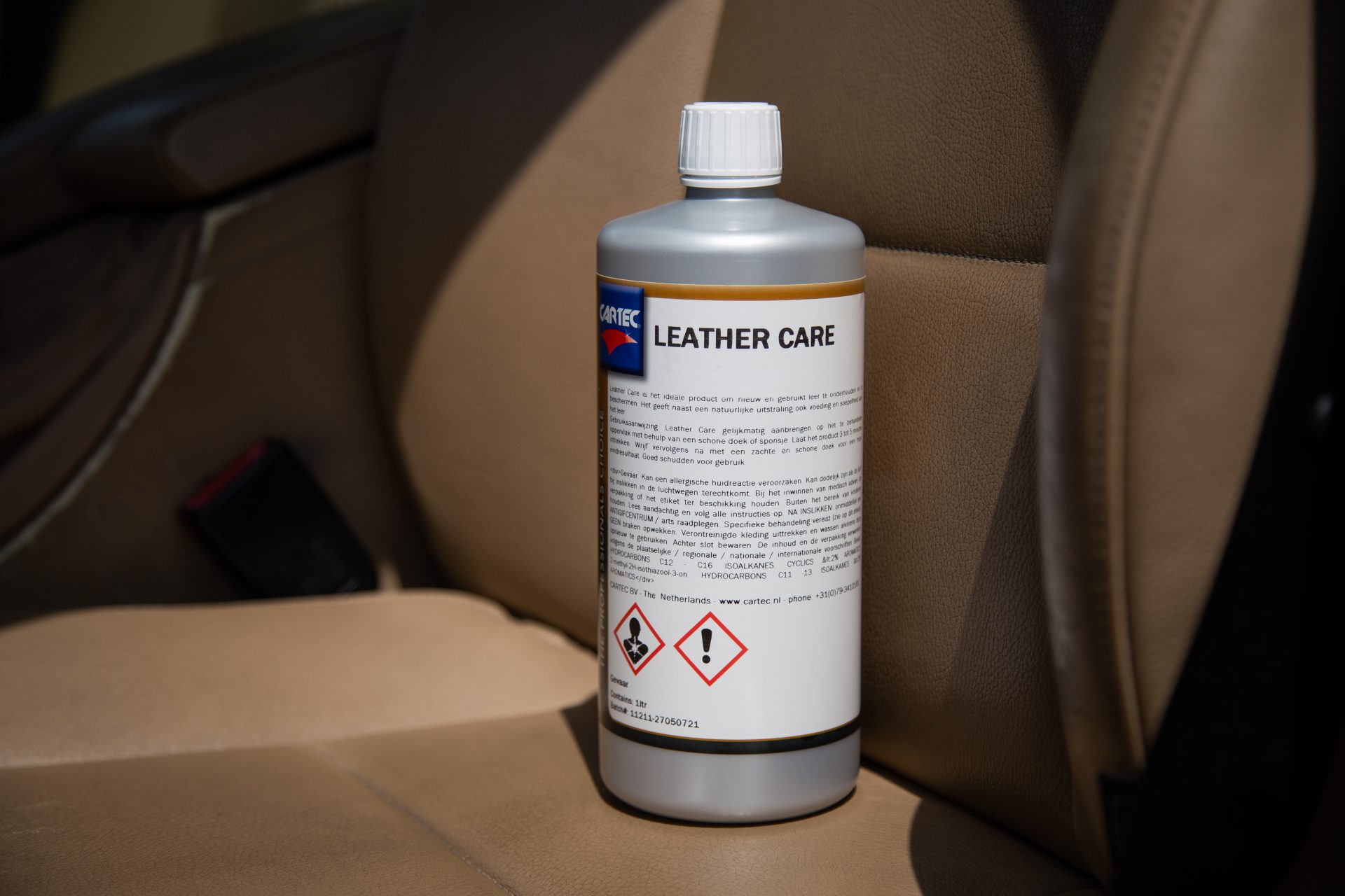 Cleaning, treating and protecting car leather. How it works! Cartec World