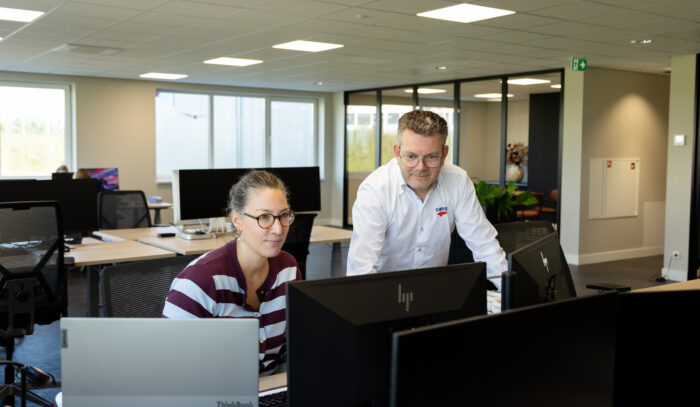 Pieter en collega Isabelle van Customer & Sales Support